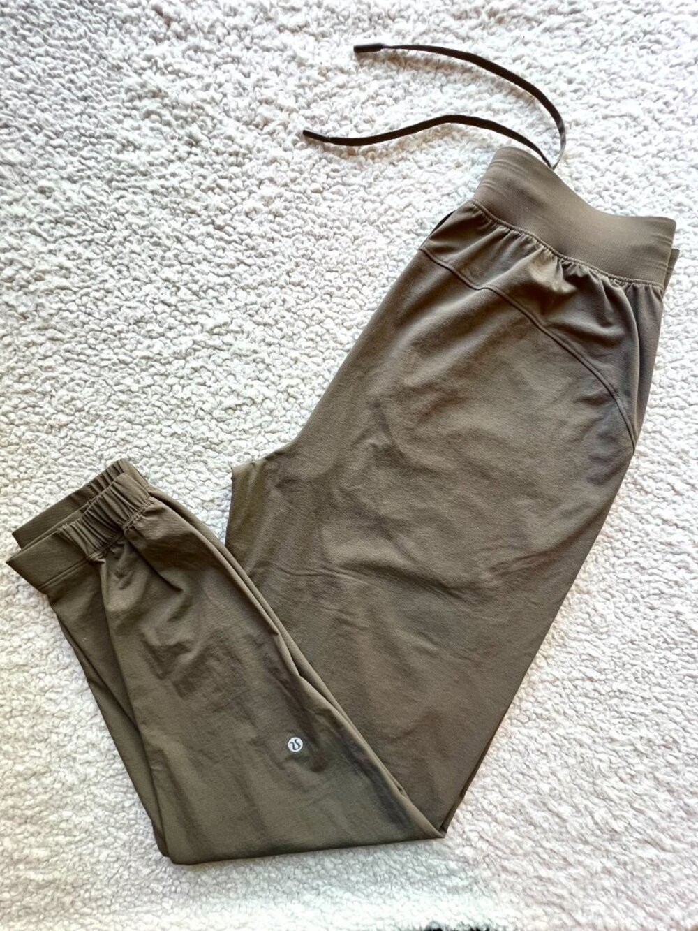 lululemon Women's High-Rise Woven Jogger Pant (Size 6)